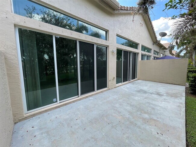 Building Photo - 5031 Madison Lakes Cir W
