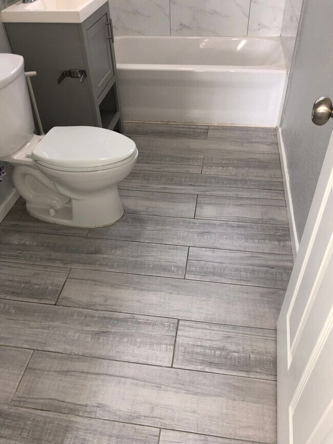 Building Photo - 5890 Gardenia Ave