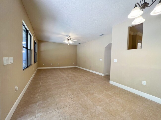 Building Photo - 2532 Glenridge Cir
