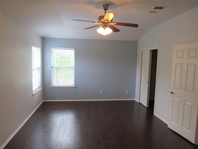 Building Photo - 917 Truman Ln