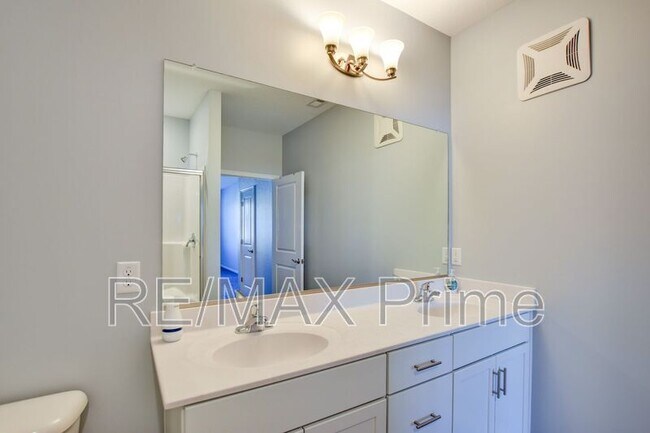 Building Photo - 1720 Vankar Dr