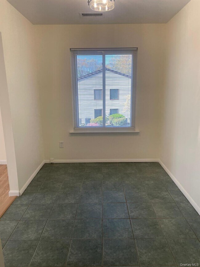 Building Photo - 79 Birchwood Rd