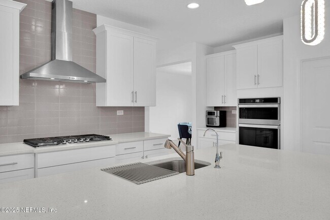 Building Photo - 147 Holly Forest Dr