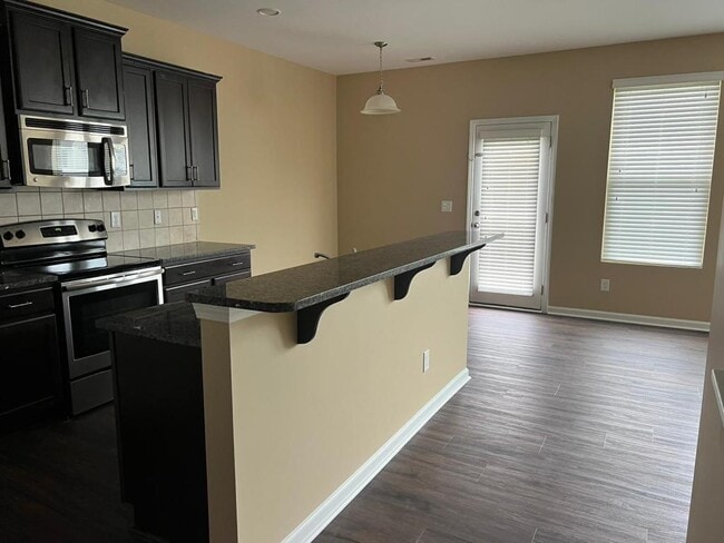 Building Photo - 4472 Middletown Dr