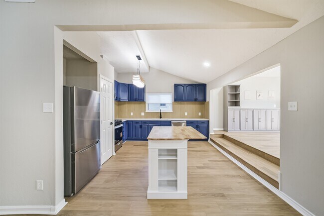 Building Photo - 10826 Thorncliff Dr