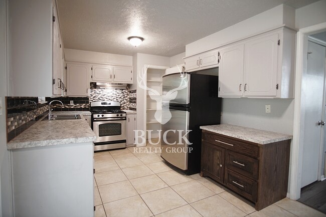 Building Photo - 2804 SW 82nd St
