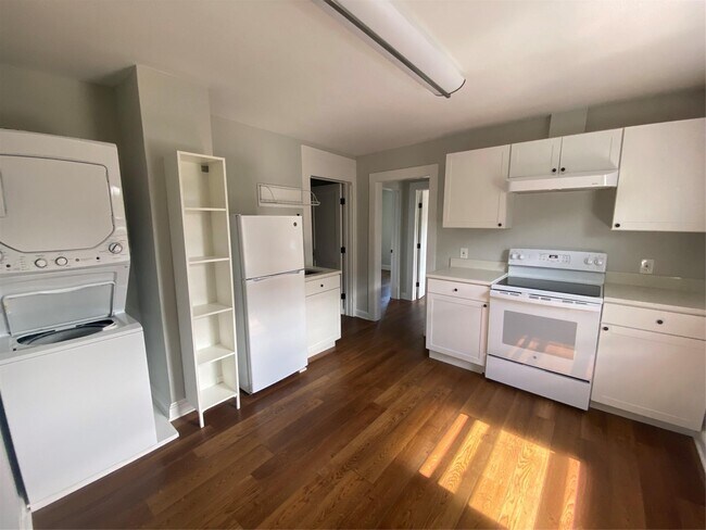 Building Photo - 13 Cozzens Ave
