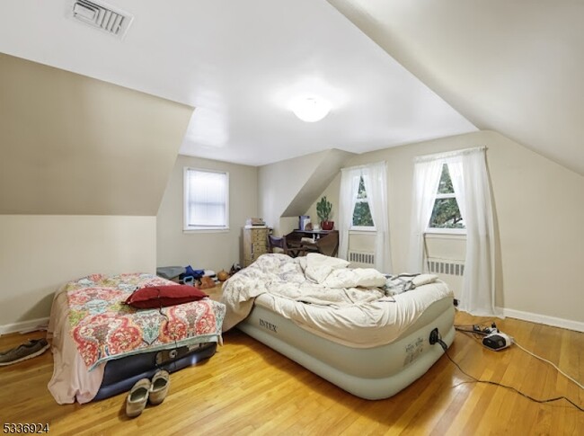 Building Photo - 458 Greenway Dr
