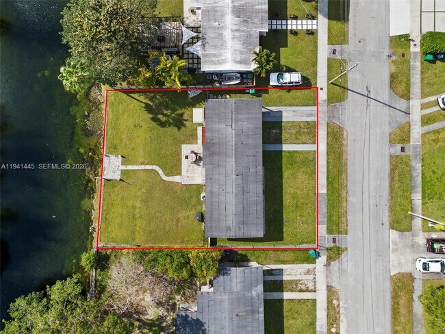 Building Photo - 10750 SW 43rd Ln