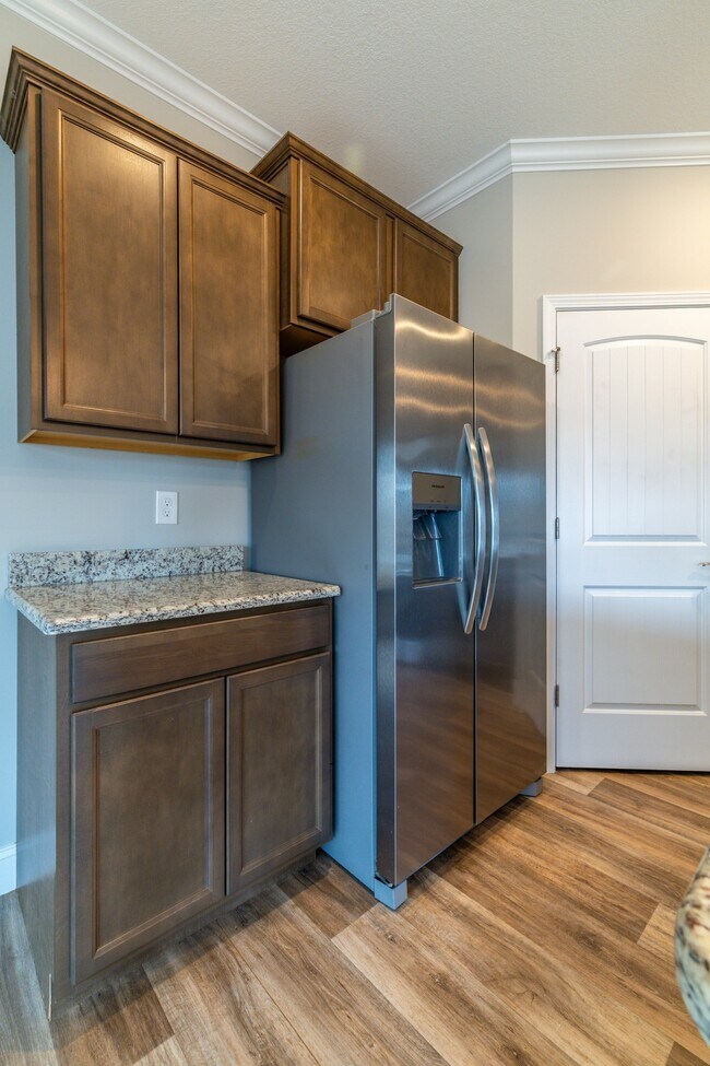 Building Photo - 7703 Honey Oaks Rd