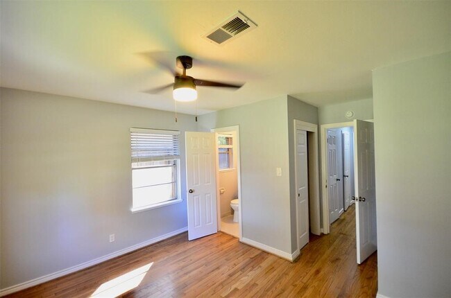 Building Photo - 6229 Tanager St