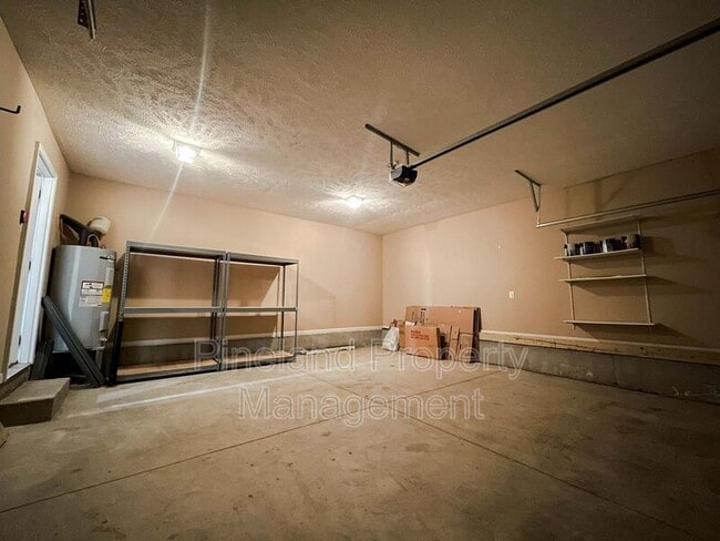 Building Photo - 395 Americana Dr