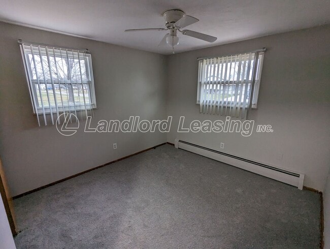 Building Photo - Updated Ranch Duplex in Lorain with Garage