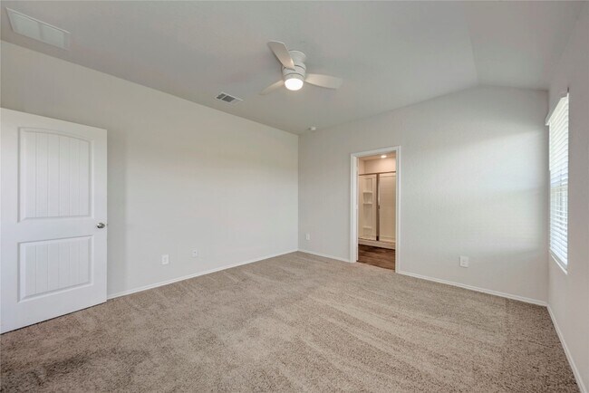 Building Photo - 105 Calgary Ln