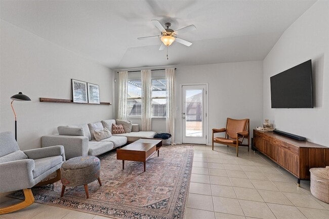 Building Photo - 137 Red Sun Dr