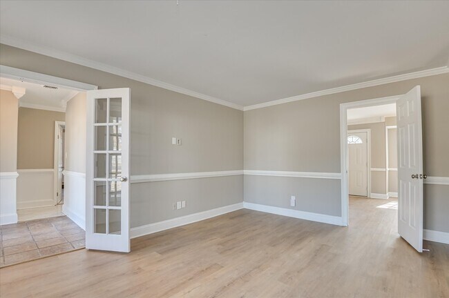 Building Photo - 238 Cavalier Dr