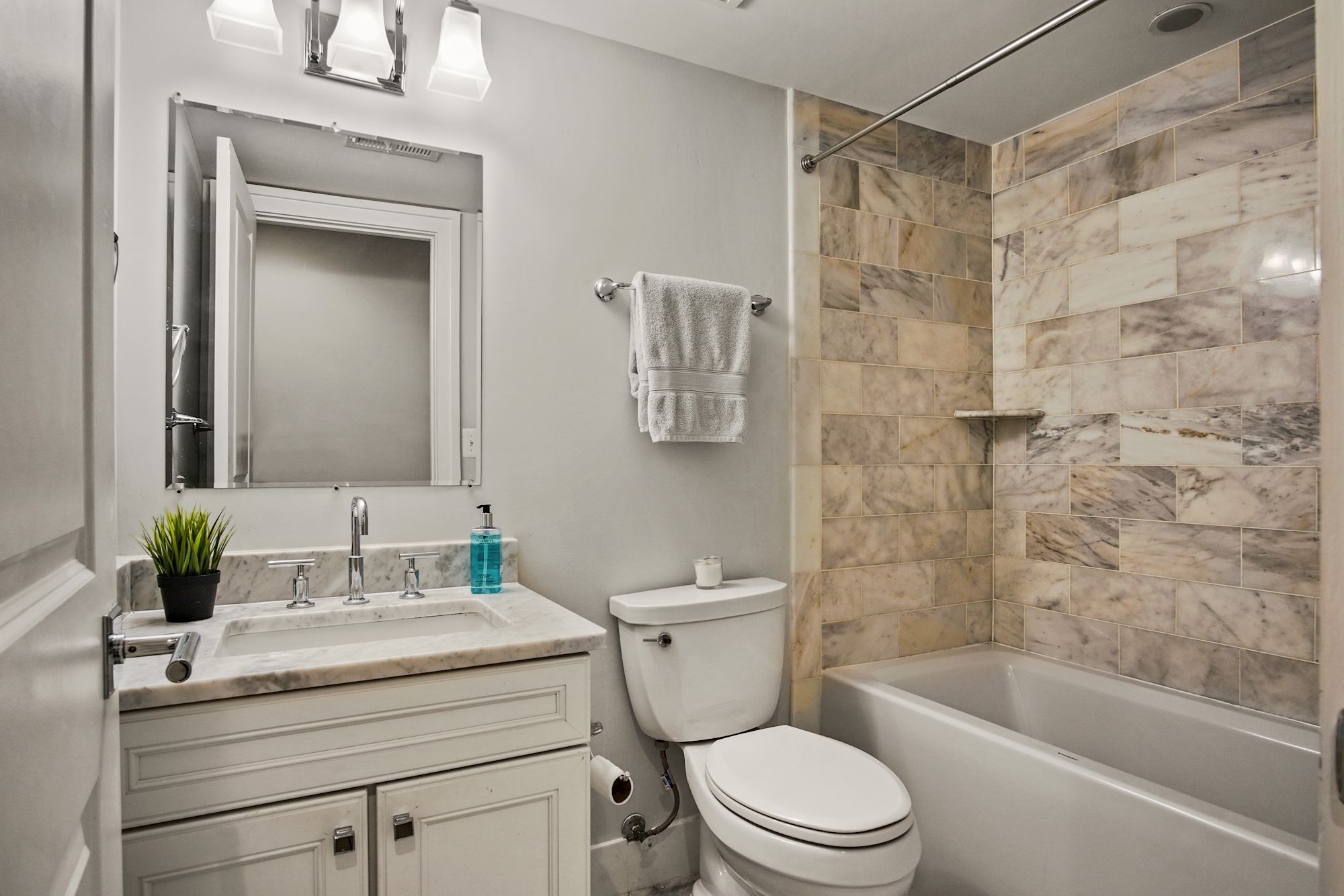 Building Photo - 1506 Q St NW