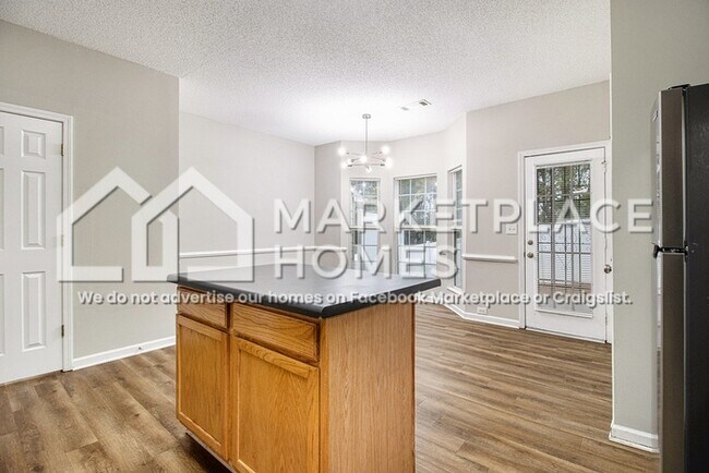 Building Photo - 6432 Parkway Trace