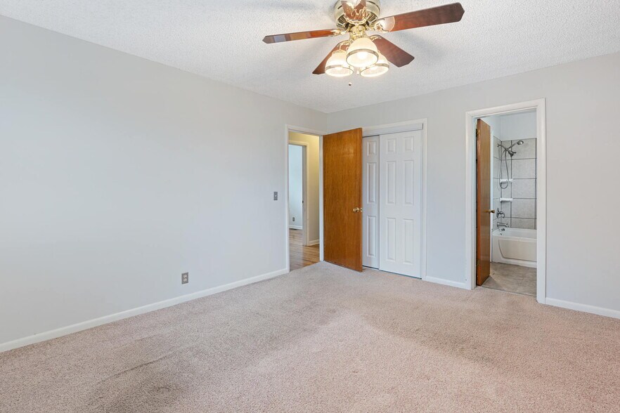 Building Photo - 3841 Dubois Dr