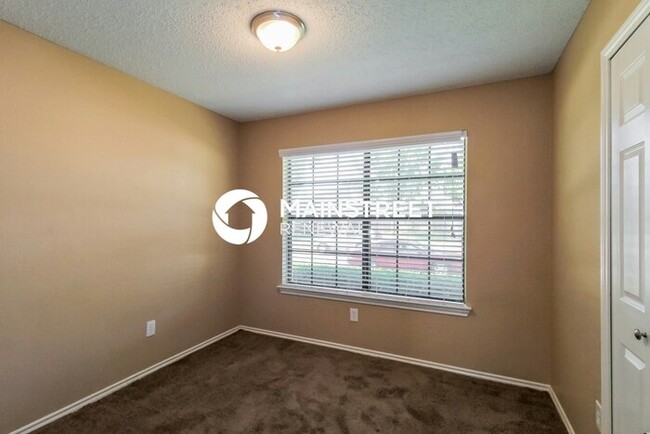 Building Photo - 934 Sanders Dr