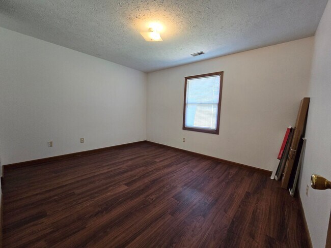 Building Photo - Thompson Dr