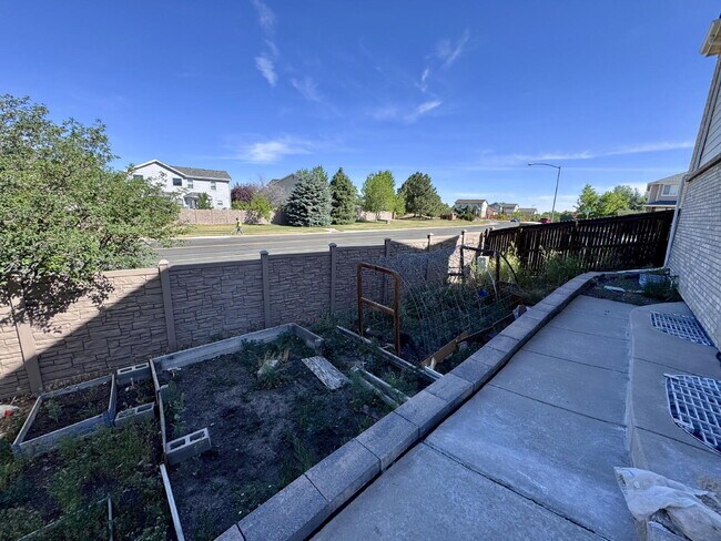 Building Photo - 19308 E Dickenson Pl