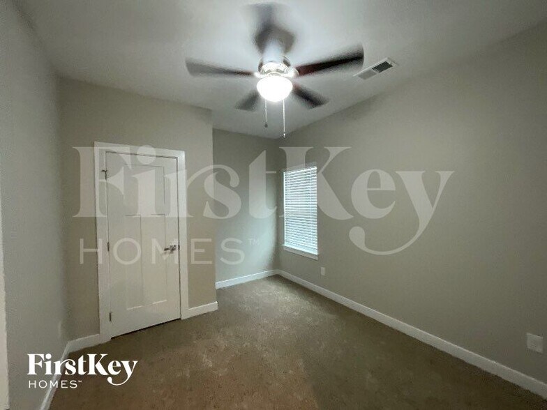 Building Photo - 1880 Tacoma Wy.