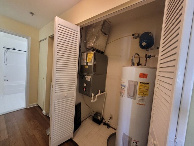 Building Photo - CONDO FOR RENT STAFFORD