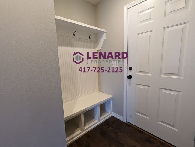 Building Photo - Beautiful 3 Bedroom House!