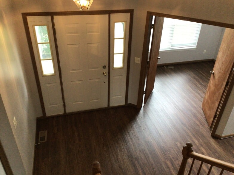 Building Photo - 13843 S Petersburg Dr