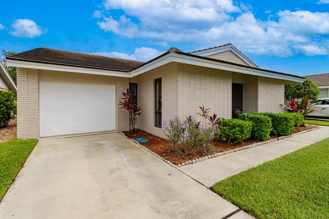 Building Photo - 2525 SW Egret Pond Cir