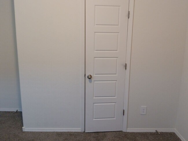 Building Photo - Beautiful 3 bedroom, 2 bathroom in Rio Rancho! Showings available NOW!