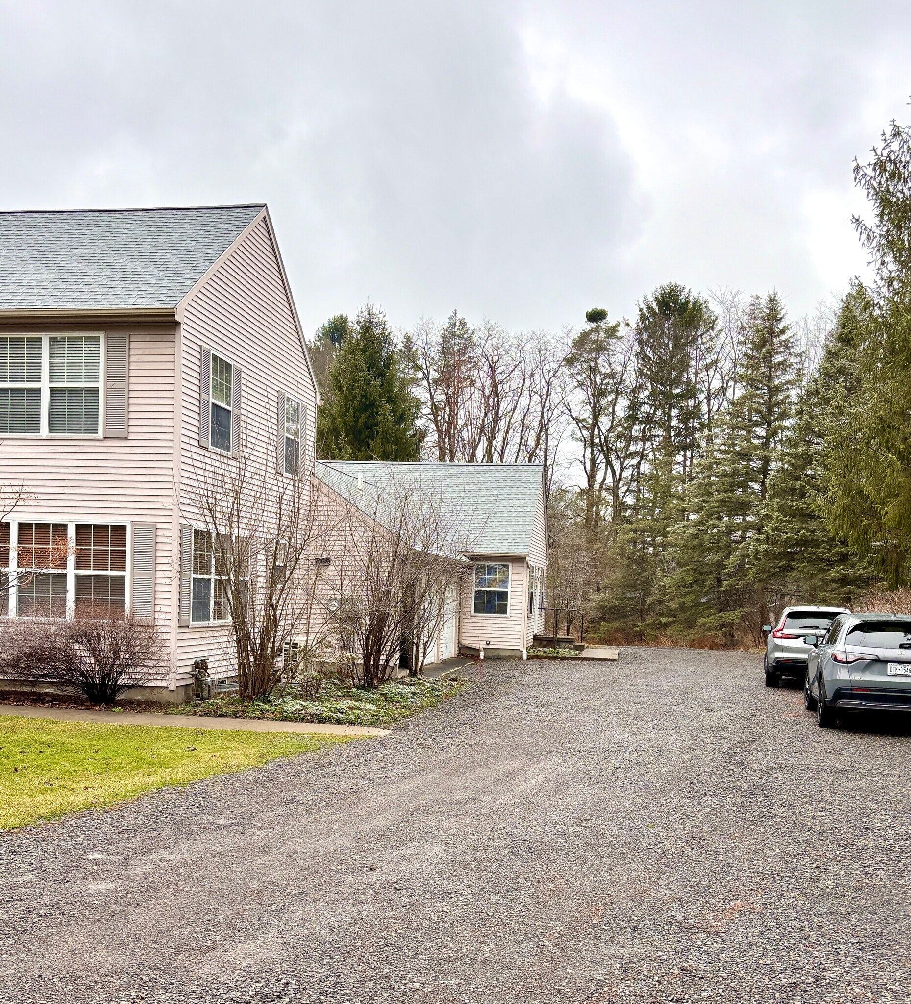 Building Photo - 402 Warren Rd