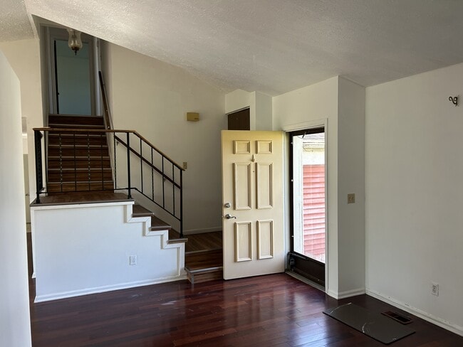 Building Photo - 530 Chesley Dr