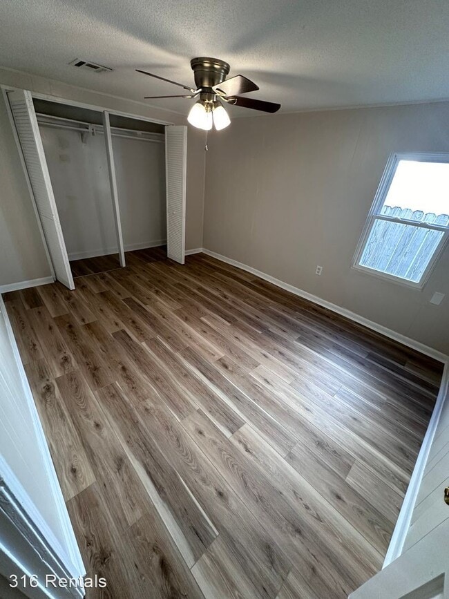 Building Photo - 3 br, 1 bath House - 806 S Beverly Dr