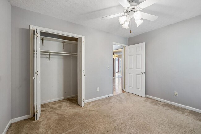 Building Photo - 107 Keri Dr