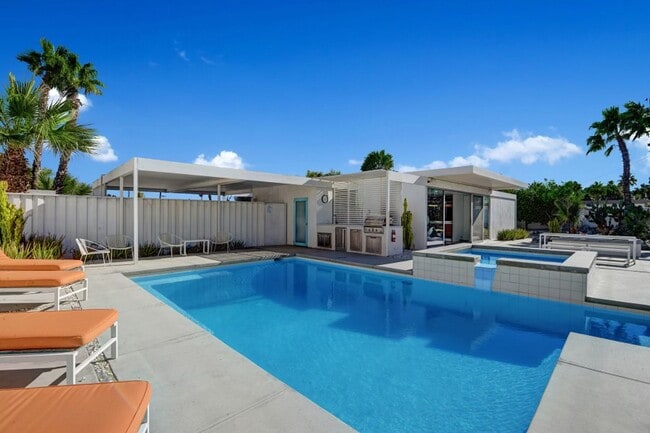 Building Photo - Mid-Century Steel Oasis in Palm Springs (Monthly Only - No Long Term)