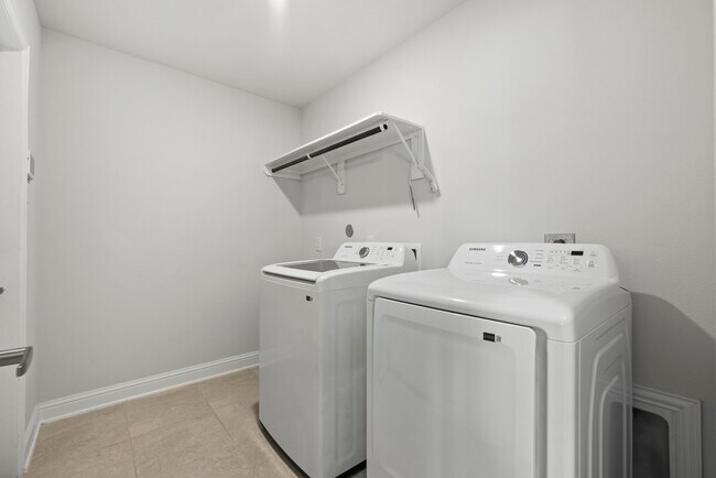 Building Photo - 13301 Lago Acero