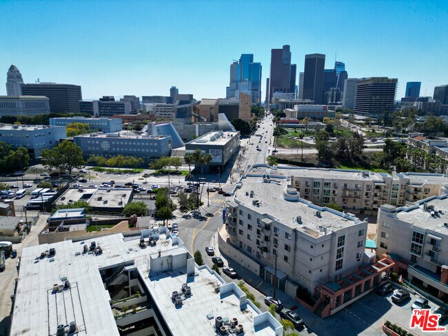 Building Photo - 630 N Grand Ave