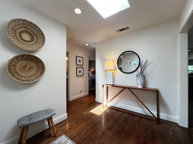 Building Photo - Wine Country Retreat with Guest Cottage & Vineyard Views