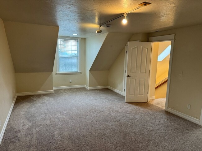 Building Photo - Beautiful large house in the South Hills!  $1,000 OFF YOUR FIRST MONTH'S RENT!