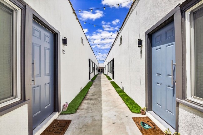 Interior Photo - 1208 Daisy Ave