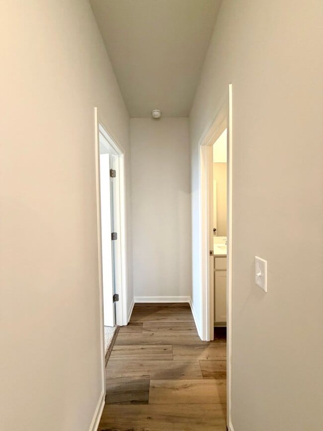 Building Photo - 900 Moray Ln