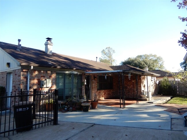 Building Photo - 12042 Sturdivant St