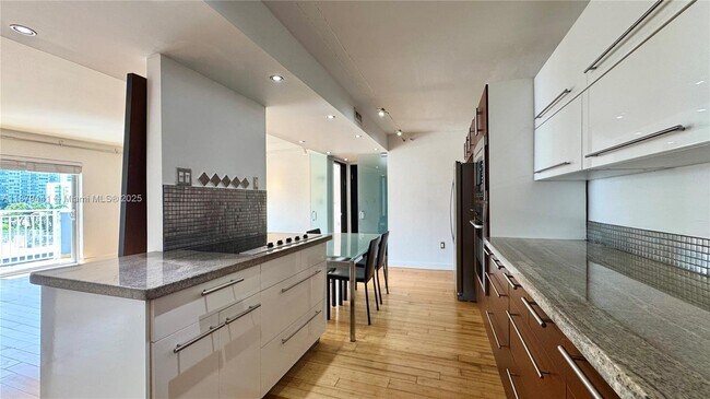 Building Photo - 947 Lenox Ave.