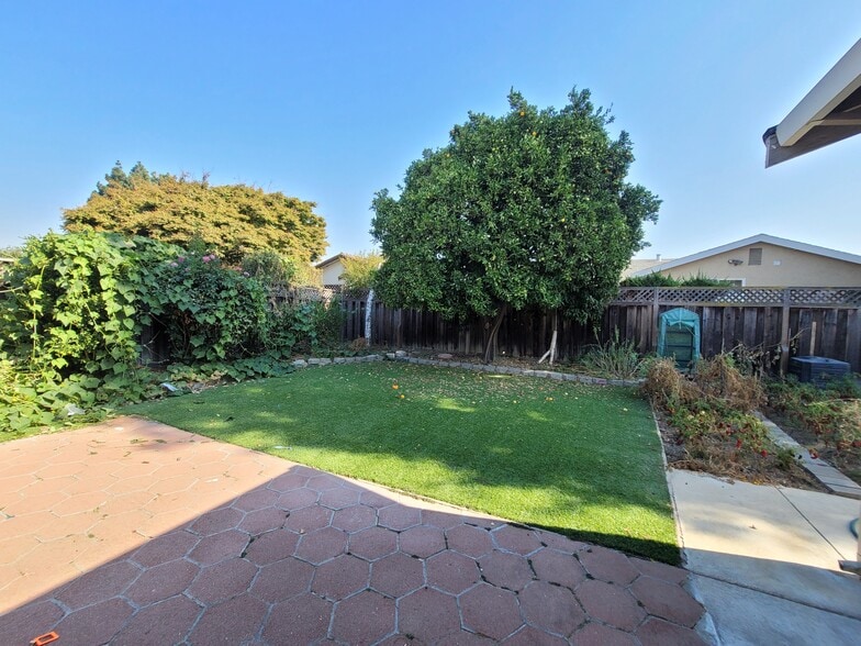 Building Photo - 35688 Ballantine Pl