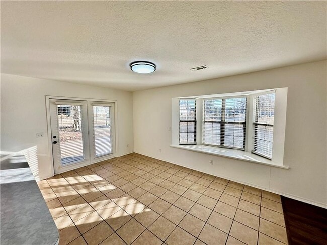 Building Photo - 1242 SW Elm Tree Rd