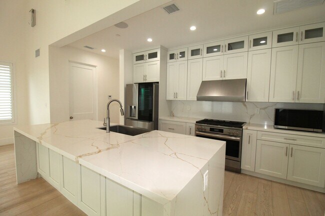 Building Photo - Oxnard Shores: Huge Rooftop Deck w/Ocean Views!