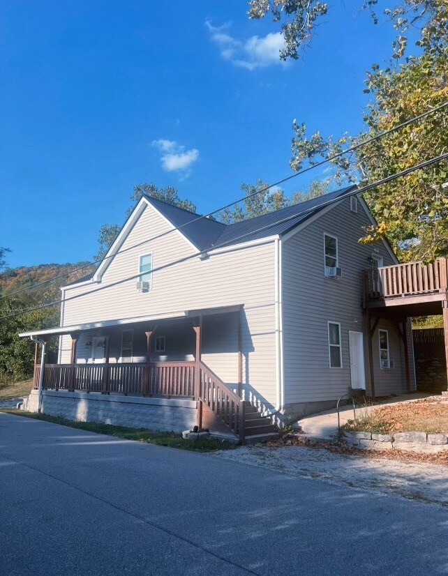 Building Photo - 1333 Saint Johns Ln