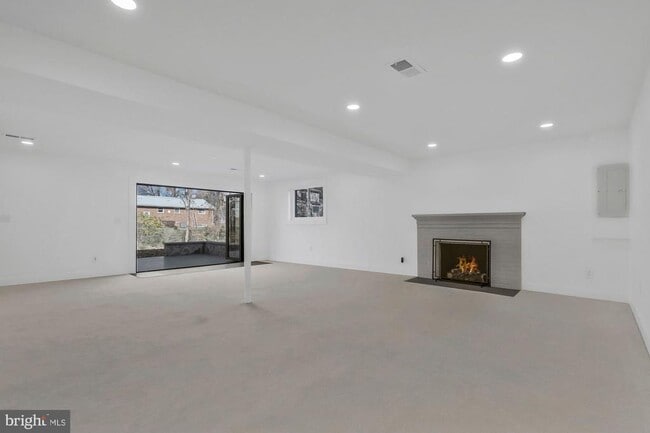 Building Photo - 6810 Weaver Ave